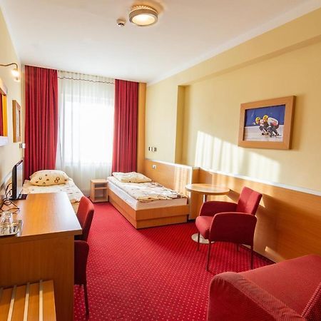 Dom Sportowca Blonie - Mosir Hotel Санок Екстериор снимка
