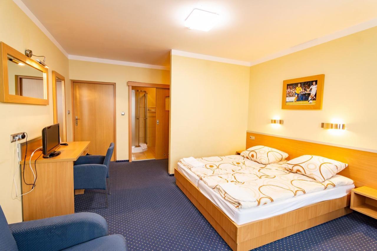 Dom Sportowca Blonie - Mosir Hotel Санок Екстериор снимка