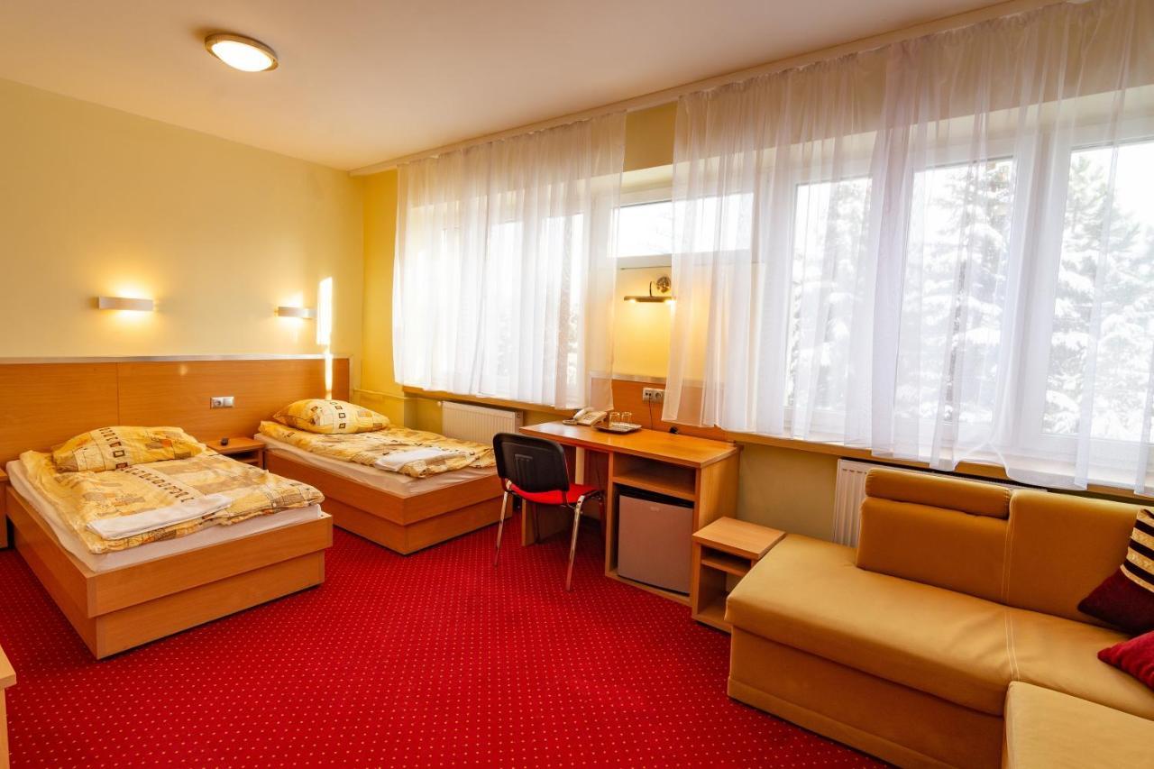 Dom Sportowca Blonie - Mosir Hotel Санок Екстериор снимка
